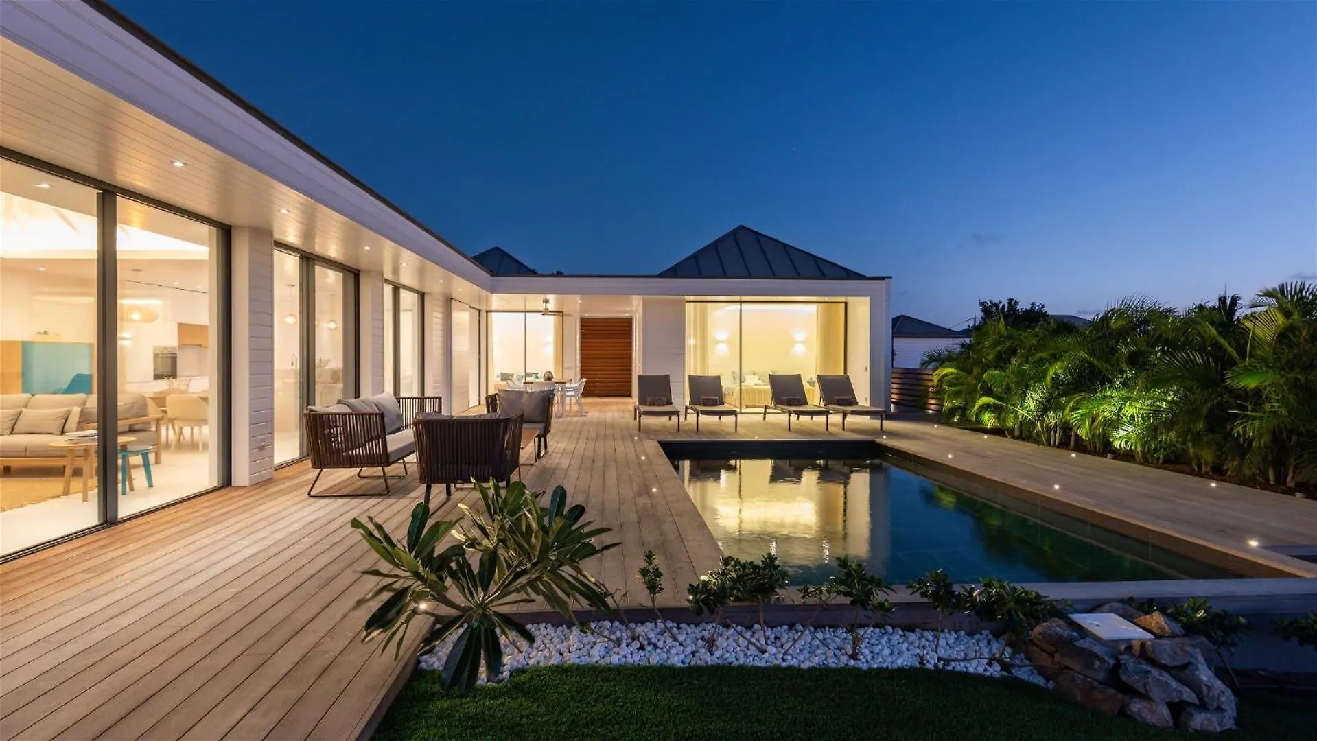 Lovely Decorated Villa with Ocean View グスタビア