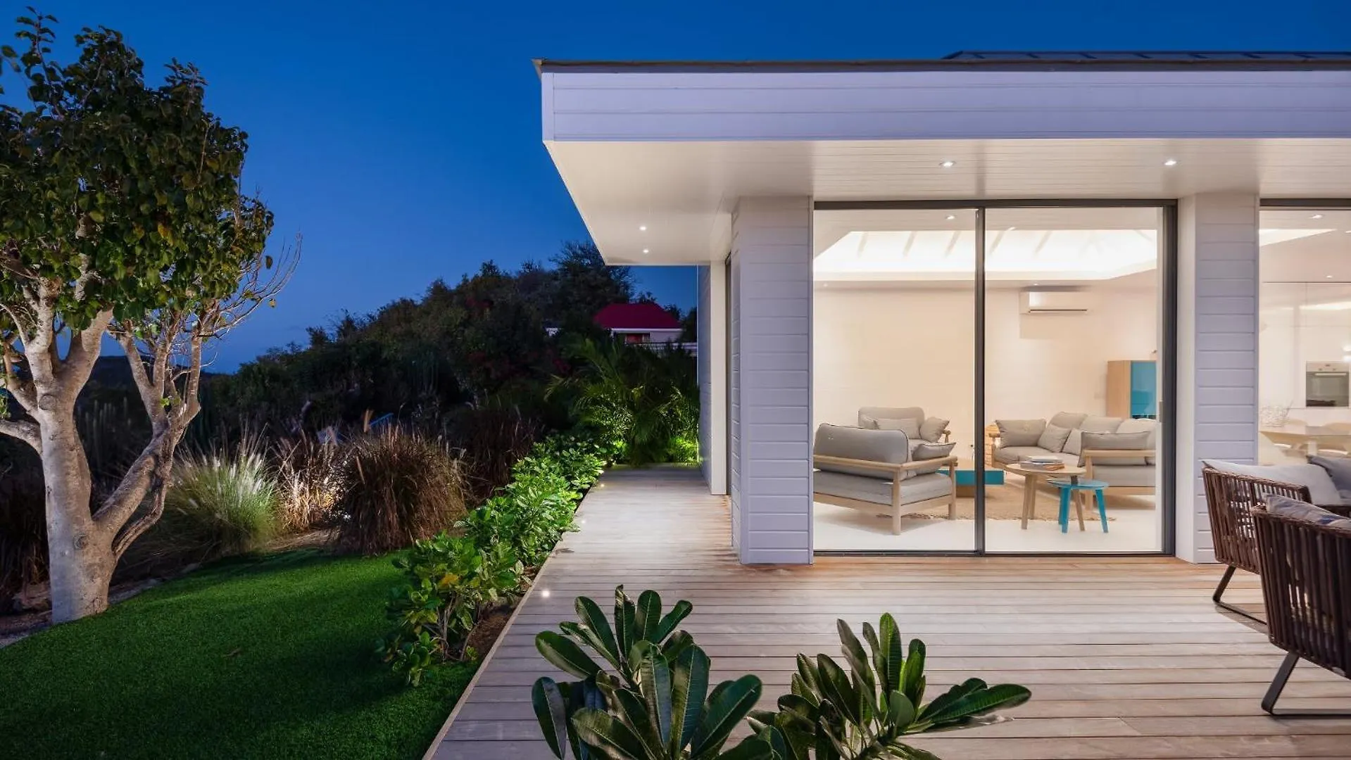 Lovely Decorated Villa with Ocean View グスタビア