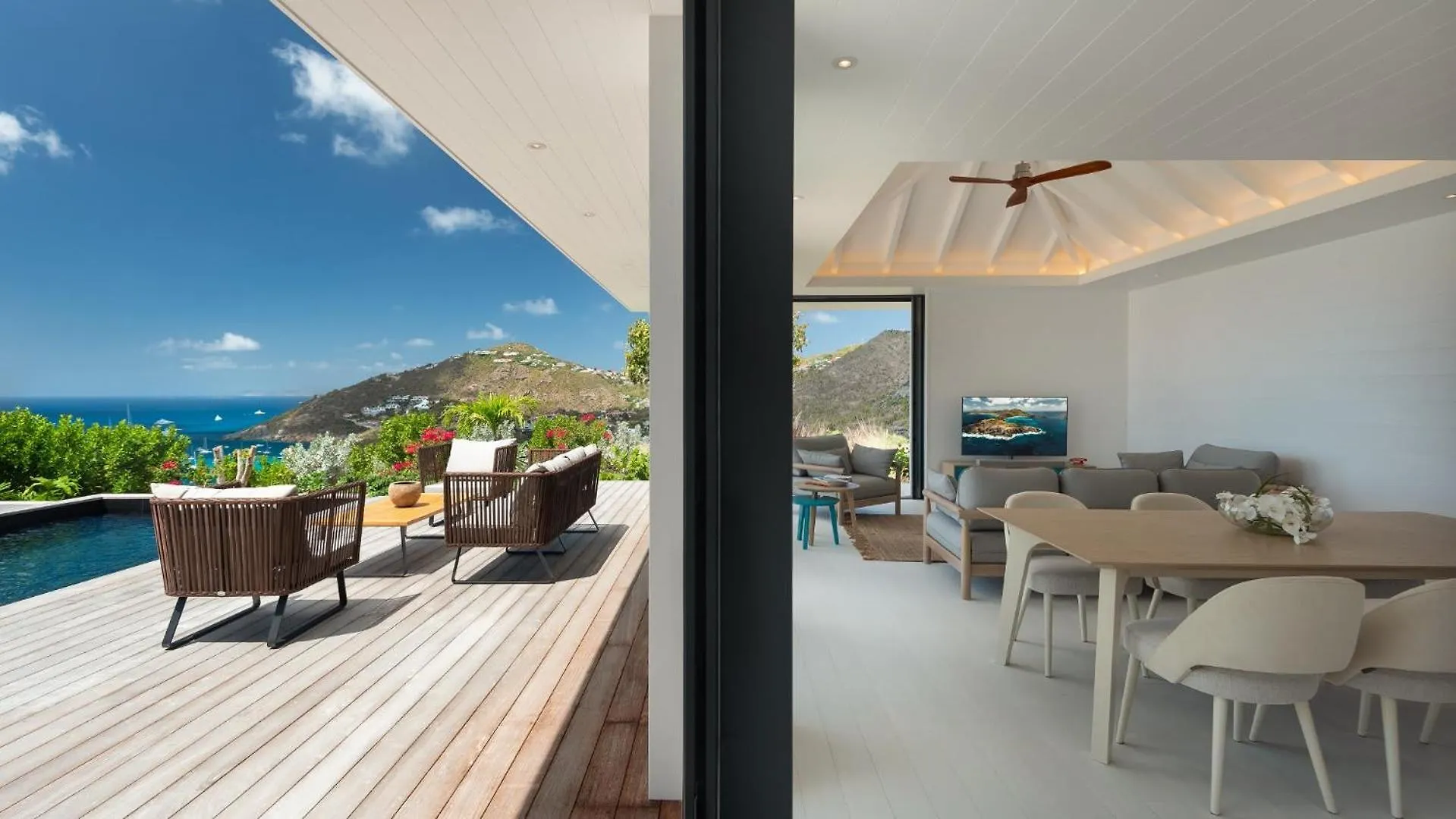 Lovely Decorated Villa with Ocean View グスタビア