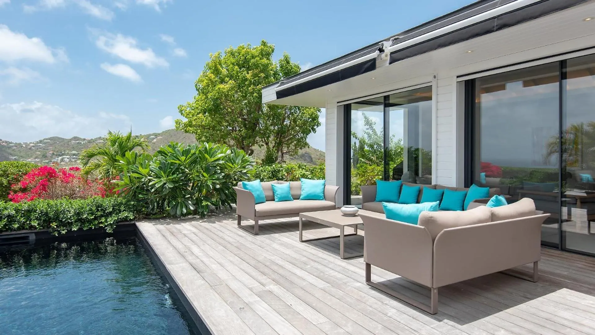 Lovely Decorated Villa with Ocean View グスタビア